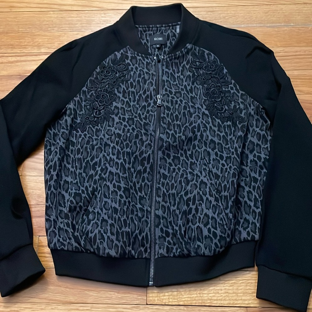 KOBI Halperin cheetah print bomber jacket size XS T01